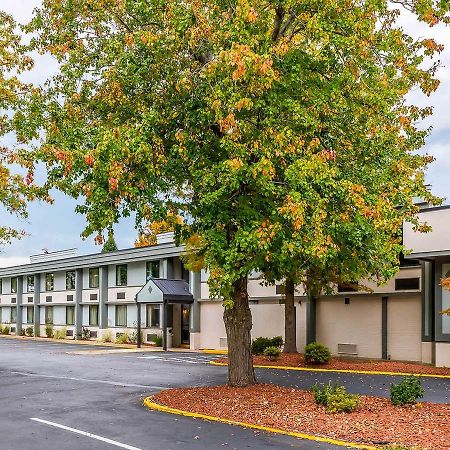 Clarion Inn Belle Vernon Exterior foto